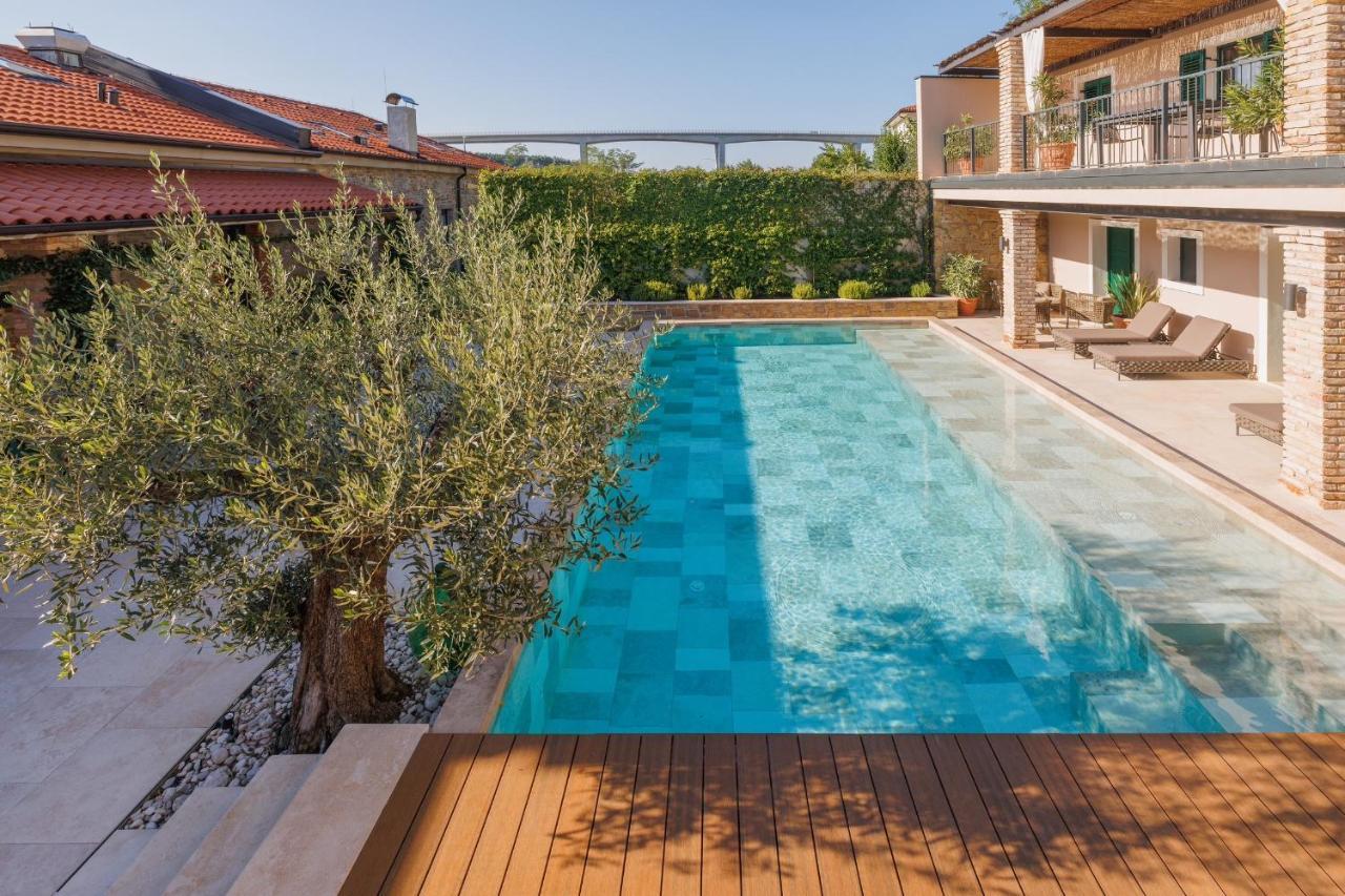 Vila Robida & Spa Črni Kal Kültér fotó