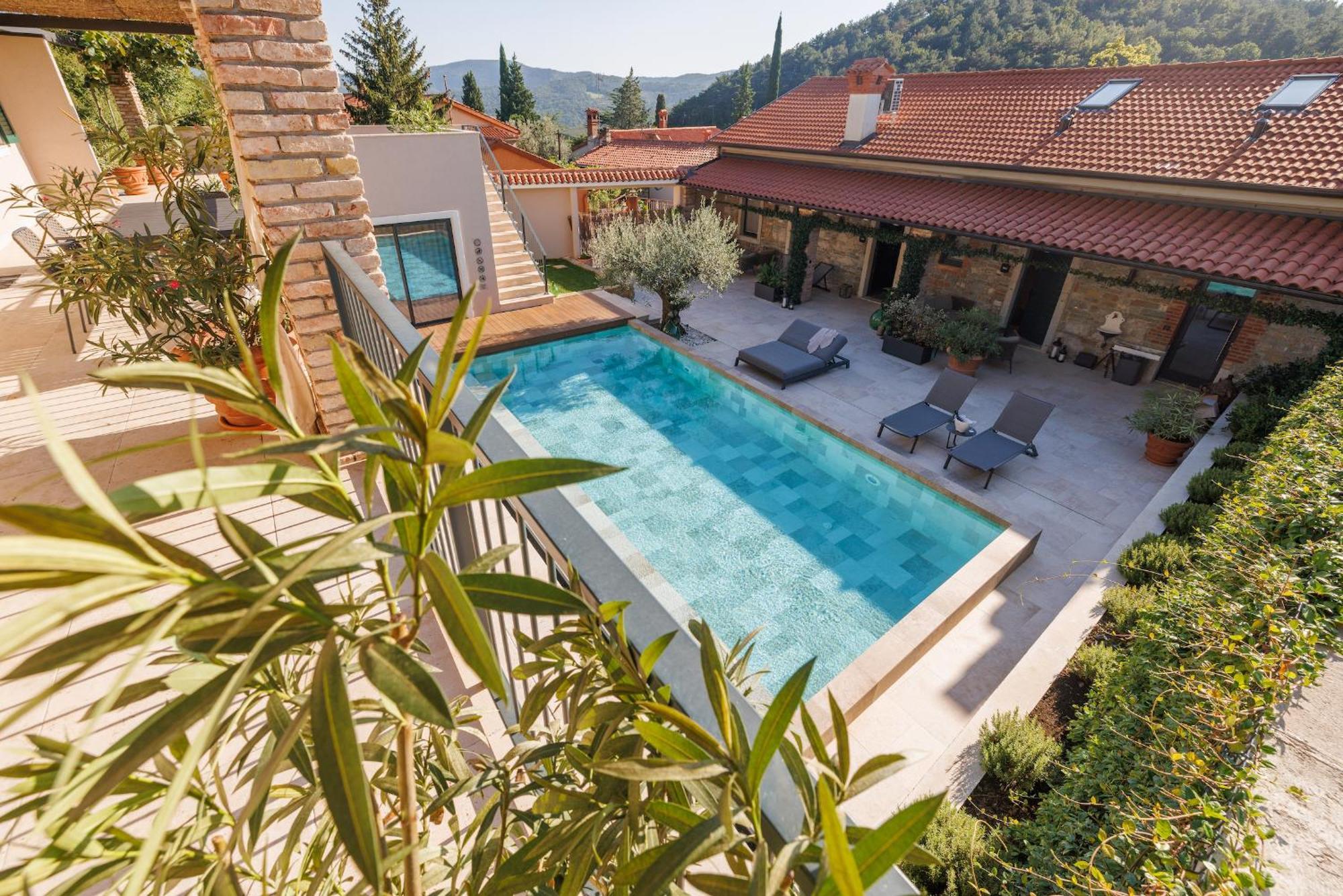 Vila Robida & Spa Črni Kal Kültér fotó