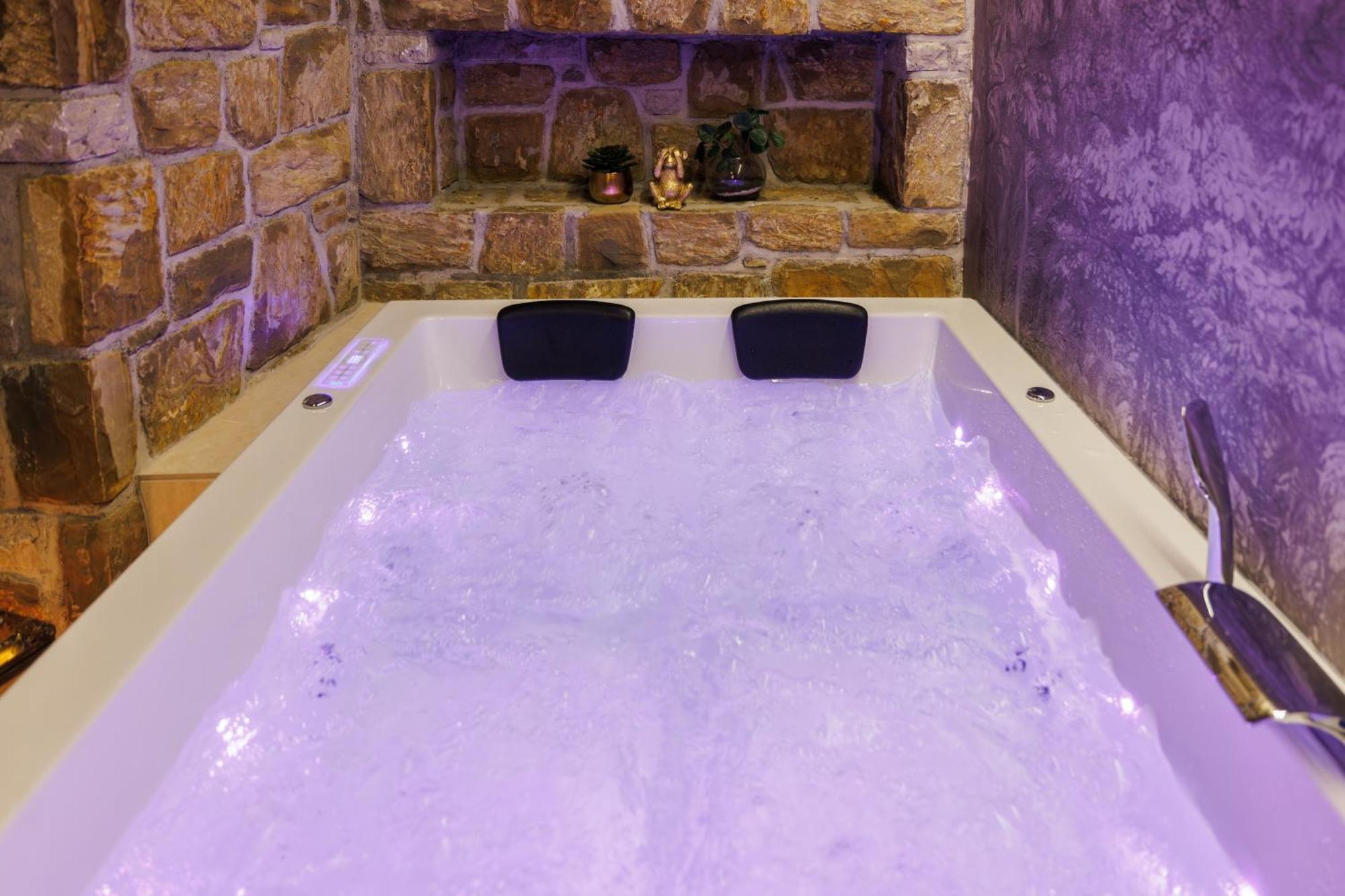 Vila Robida & Spa Črni Kal Kültér fotó