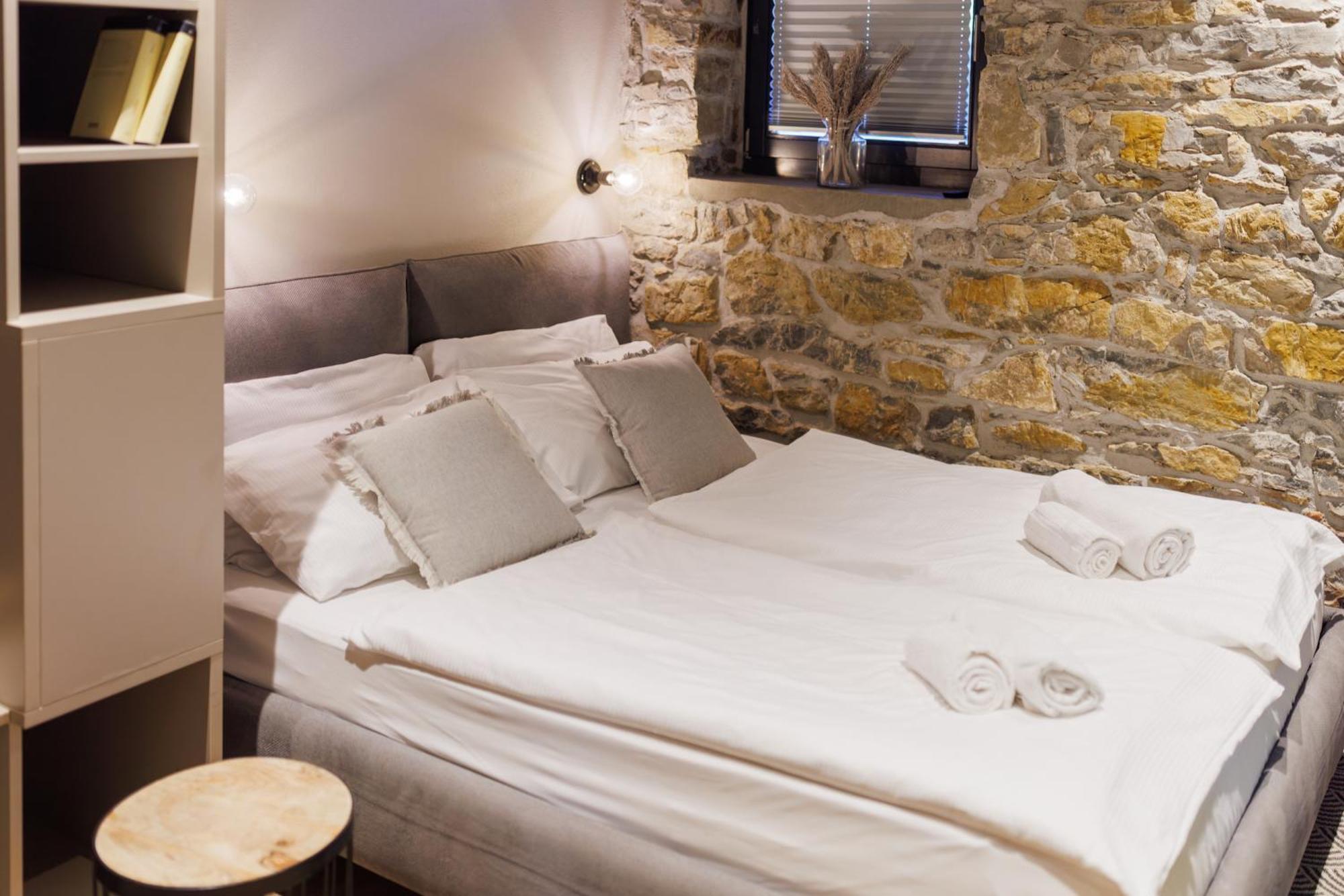 Vila Robida & Spa Črni Kal Kültér fotó