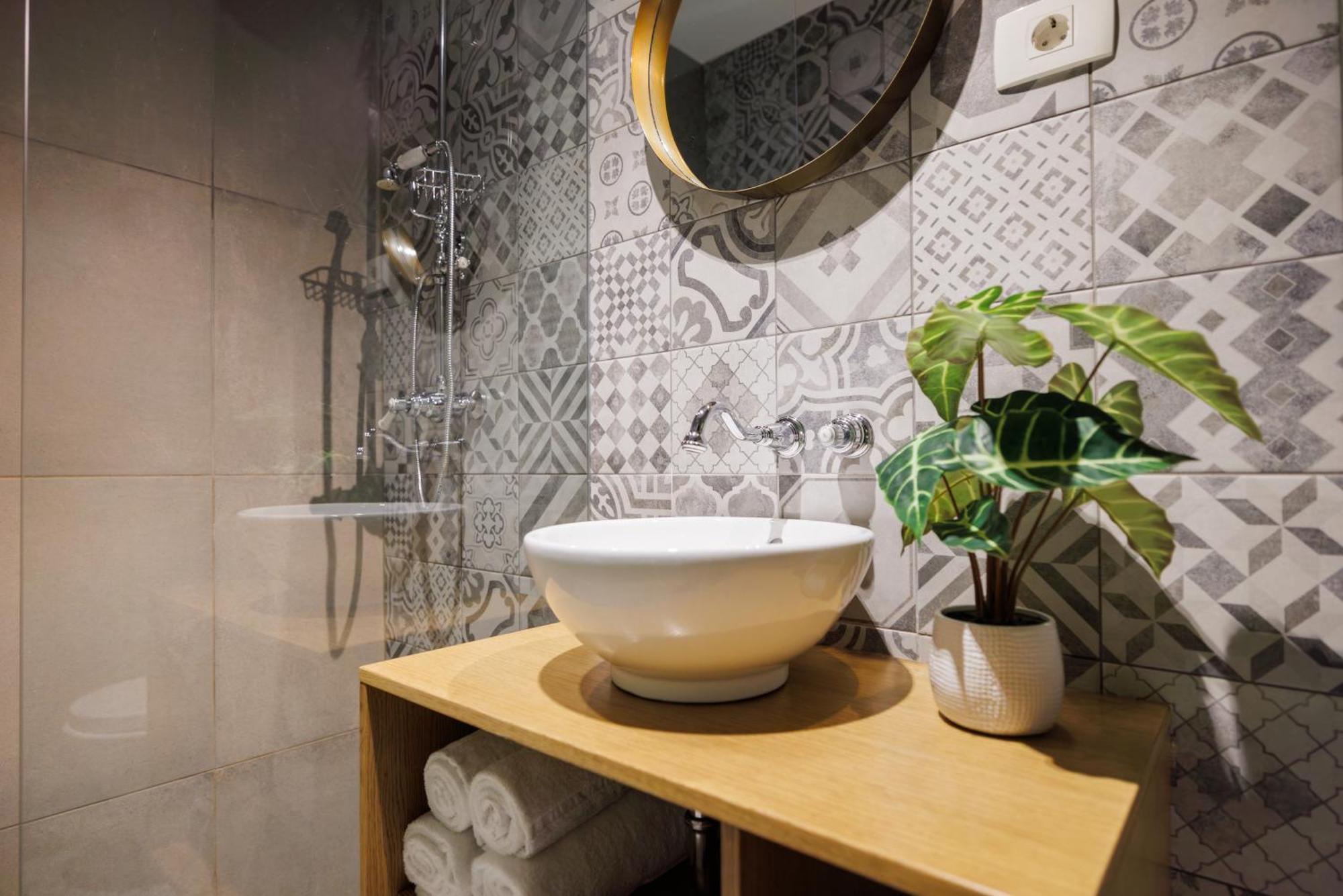 Vila Robida & Spa Črni Kal Kültér fotó