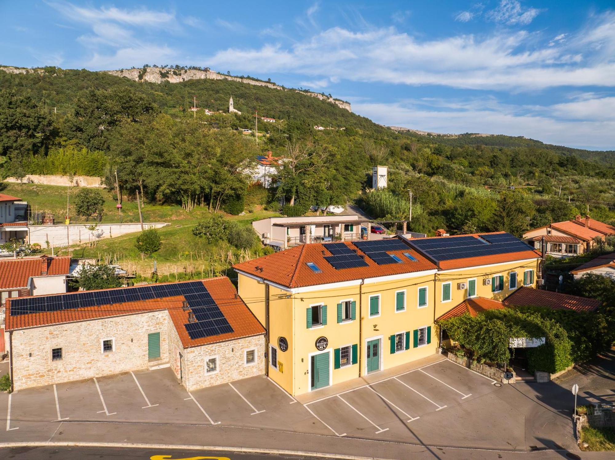 Vila Robida & Spa Črni Kal Kültér fotó